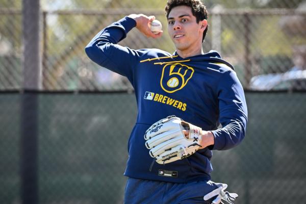 Brewers OF Christian Yelich (back) aims for Opening Day return