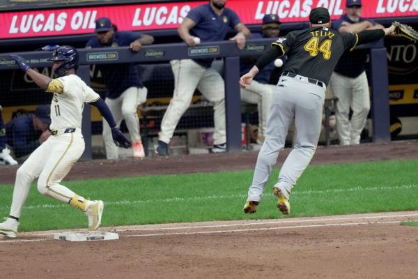 Pirates belt five homers, blow out Brewers thumbnail