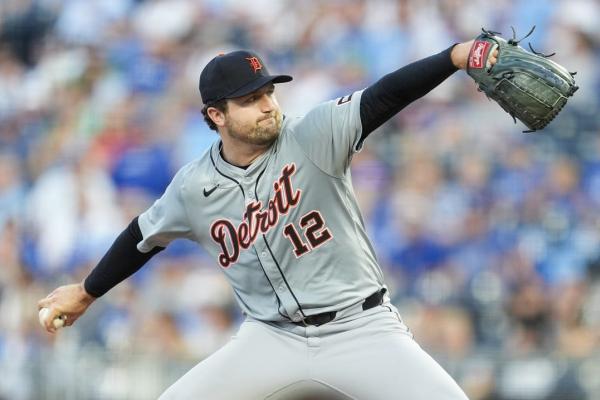 Tigers overcome Royals in 10th