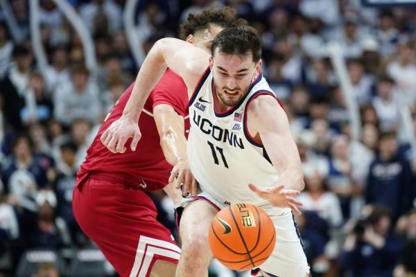 UConn F Alex Karaban (head) won’t play vs. Baylor