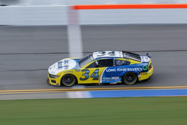 Michael McDowell captures pole for Quaker State 400