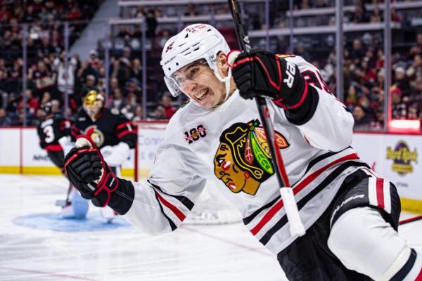 Skidding Blackhawks bid to 'push back' vs. Flyers
