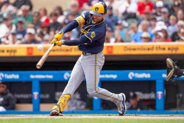 Rhys Hoskins, Eric Haase power Brewers past Twins thumbnail