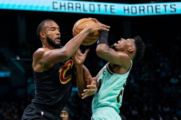 Evan Mobley's career night leads Cavs over Hornets thumbnail