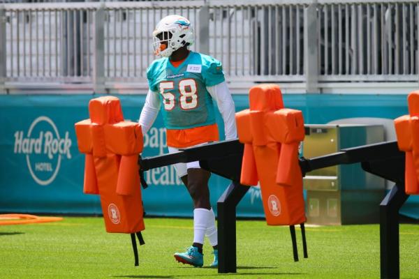 Shaquil Barrett to retire, had signed with Dolphins thumbnail