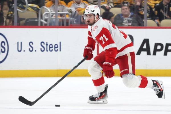 Wings roll with line changes as Canucks eye end to skid