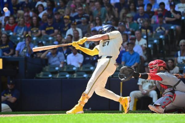 Willy Adames ties Brewers HR record in win over Cardinals