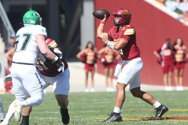 Rocco Becht, Iowa State handle North Dakota in season opener