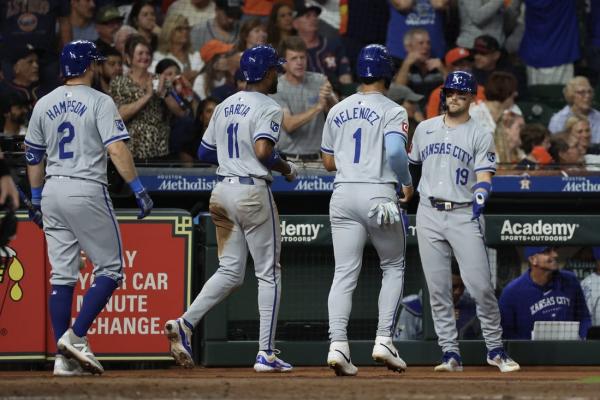 Royals blank Twins to take over second place in AL Central