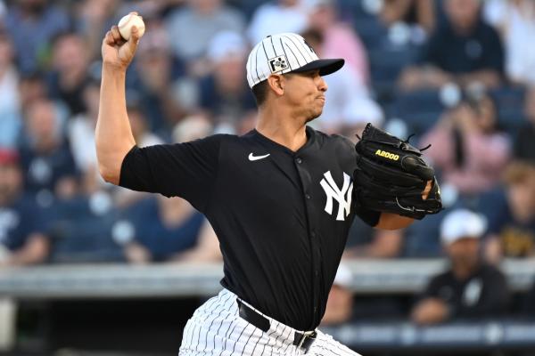 Report: Yankees to retain RHP Carlos Carrasco