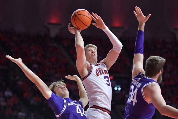 No. 17 Illinois uses balanced scoring to coast past Northwestern