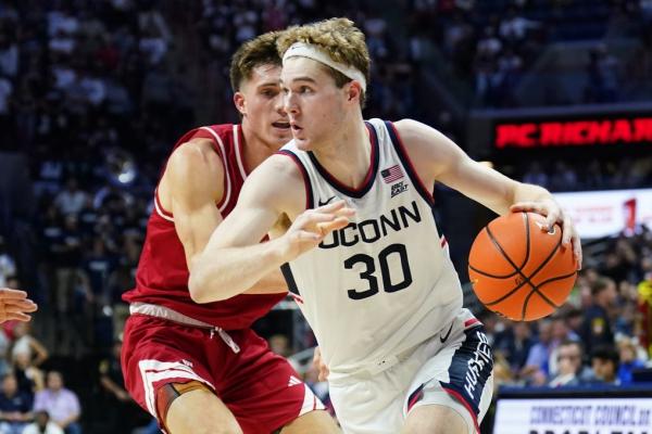 Top 25 roundup: Opening title defense, No. 3 UConn rolls