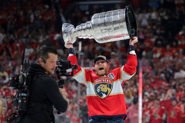 Panthers F Sam Bennett signs 8-year, $64M extension
