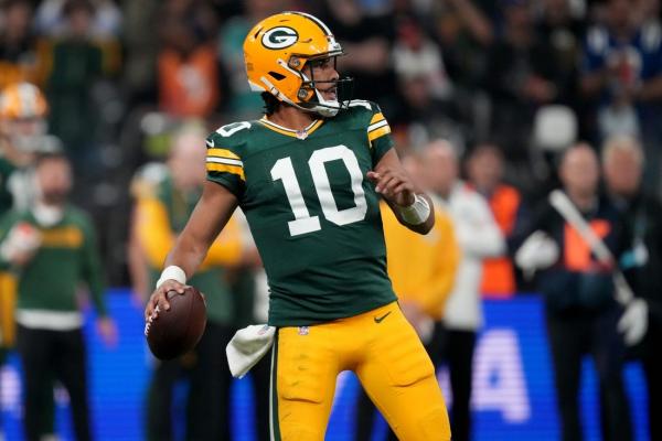 Packers say QB Jordan Love (knee) questionable despite no practice