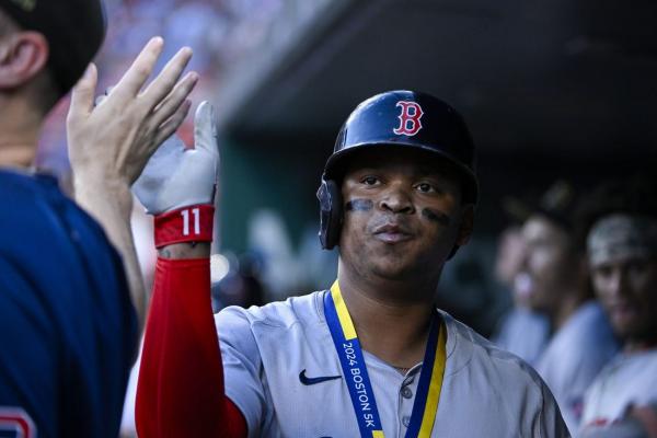 Rafael Devers homers in 6th straight game, sets Red Sox record thumbnail
