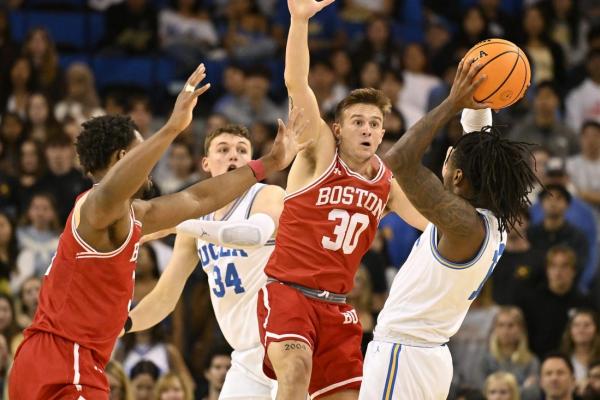 UCLA shuts down Boston University in 71-40 rout