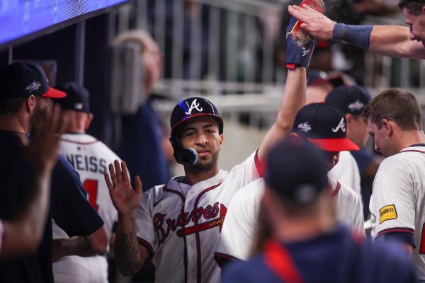Brewers sign veteran OF Eddie Rosario
