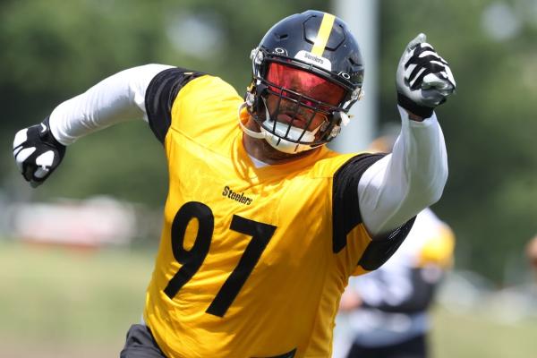 Steelers All-Pro DT Cameron Heyward practices with team