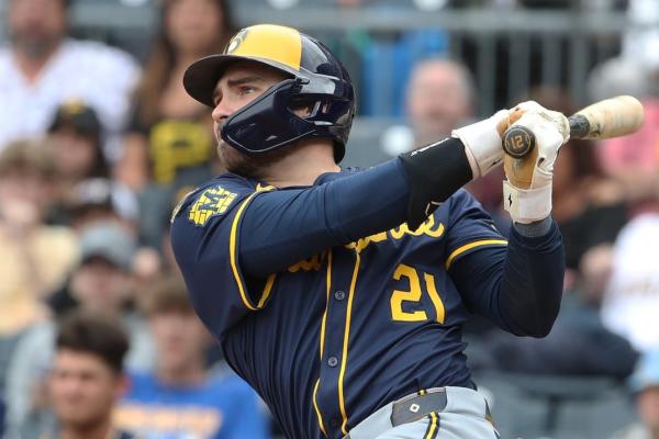 Well-timed doubles key Brewers rally over Pirates