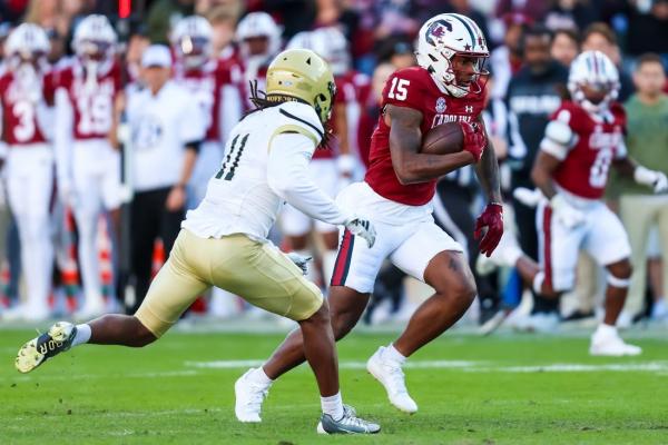 LaNorris Sellers pushes No. 18 South Carolina past Wofford