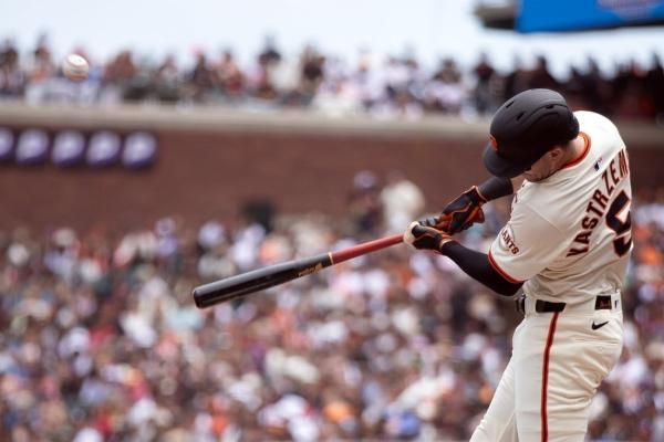 Giants complete sweep, hand Braves seventh straight loss
