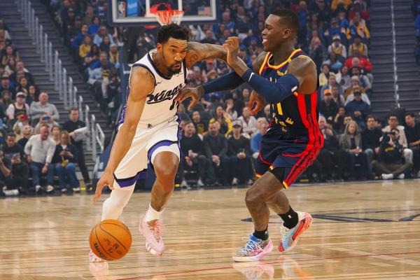 Kings use big first half to glide past Warriors thumbnail