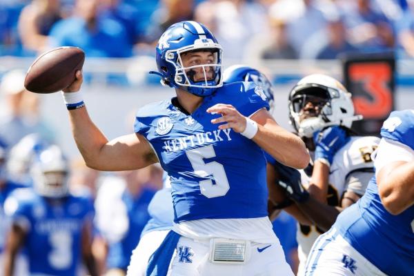 Zach Calzada, Kentucky open with win over Toledo