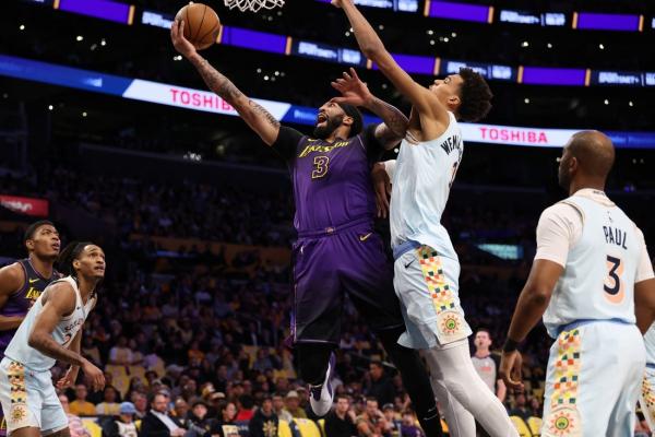 Spurs surge past Lakers in both teams' return to action thumbnail