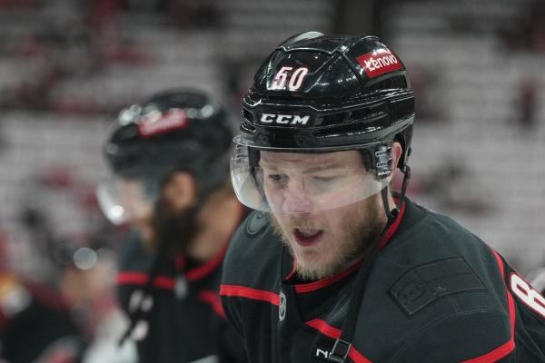 Hurricanes sign F Eric Robinson to 4-year, $6.8M extension