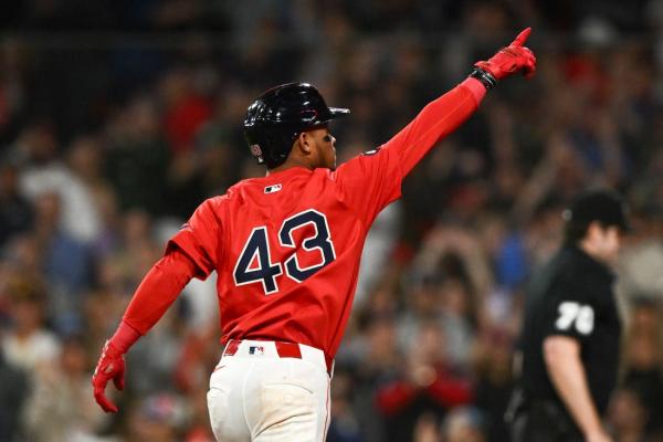 Red Sox nip lowly White Sox to end five-game skid thumbnail