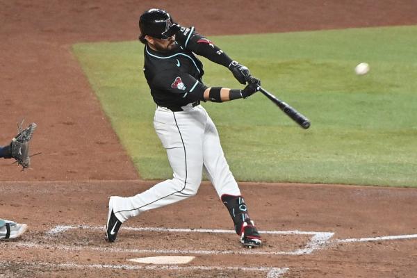 Eugenio Suarez powers Diamondbacks past Mariners