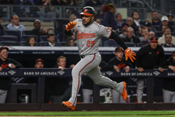 Orioles outslug Yankees, clinch playoff berth thumbnail