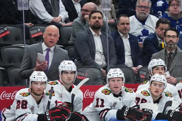 Sliding Blackhawks seek a salve in struggling Canadiens