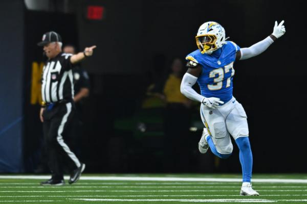 Chargers sign veteran S Tony Jefferson to active roster