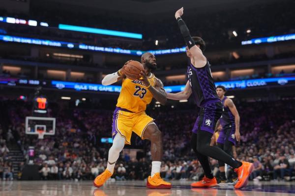 DeMar DeRozan puts up 32 as Kings extend Lakers’ slump