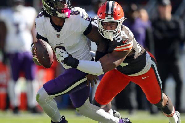 Eagles sign veteran pass rusher Ogbo Okoronkwo