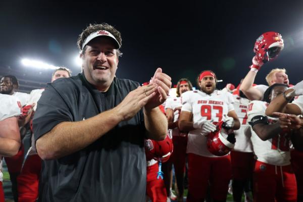 New Mexico coach Jason Eck rewarded after nine-win season