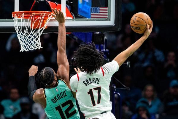 Anfernee Simons, Blazers pull away for win over Hornets