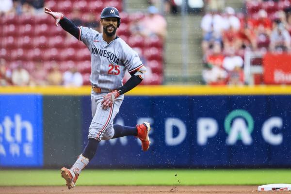 Byron Buxton powers Twins past Reds