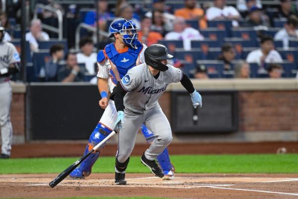 Sloppy defense costs Mets vs. Marlins