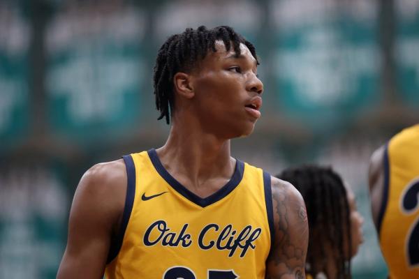 4-star C Davion Adkins commits to ‘connected’ Kansas