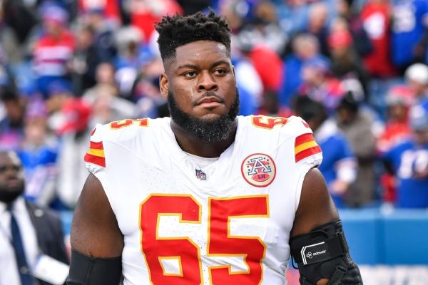 Report: Chiefs G Trey Smith gets 4-year, $94M deal