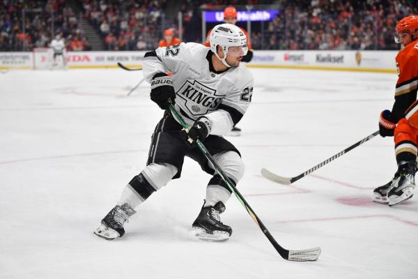 One winning streak will end when Kings welcome Stars