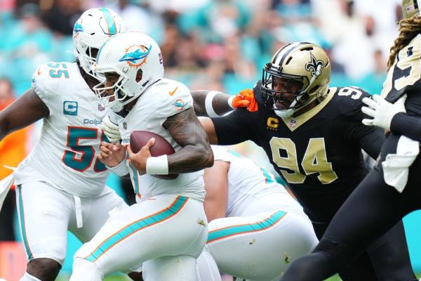 DeâVon Achane leads the Dolphins’ attack as they hold off Saints