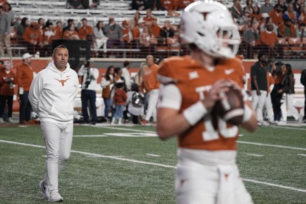 Texas coach unloads on reporter with potty talk in Arch’s defense