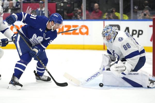 William Nylander’s 3-point night powers Leafs past Lightning