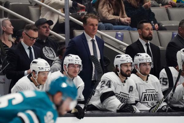 NHL roundup: Kings rattle off 5 straight goals, beat Bruins