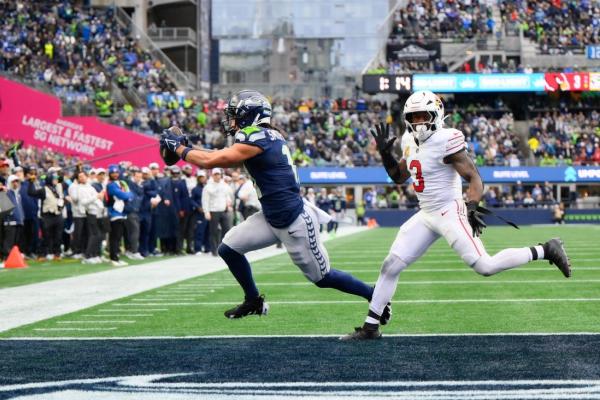 Seahawks use defense to defeat Cardinals