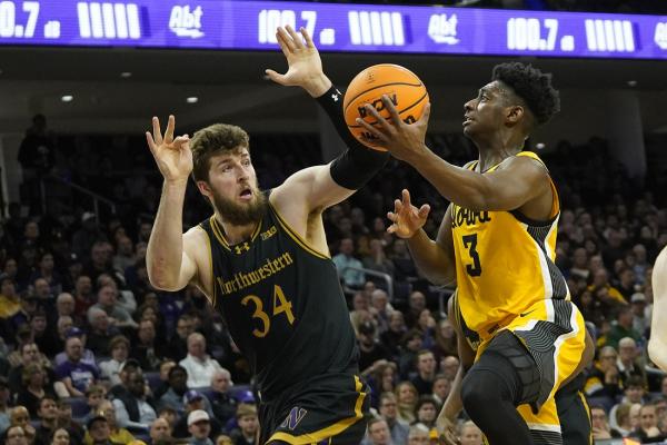 Northwestern shuts down Iowa for 3rd straight win