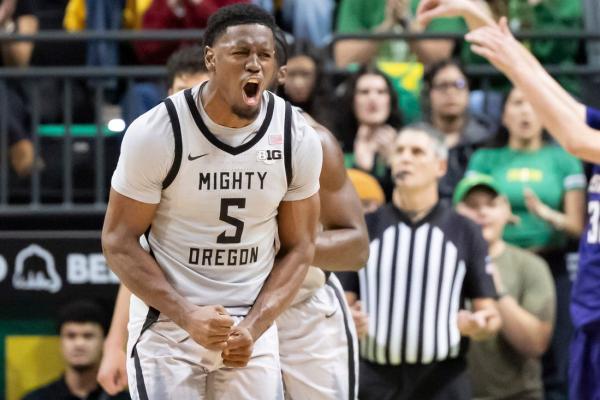 No. 15 Oregon looking for more road magic at Minnesota